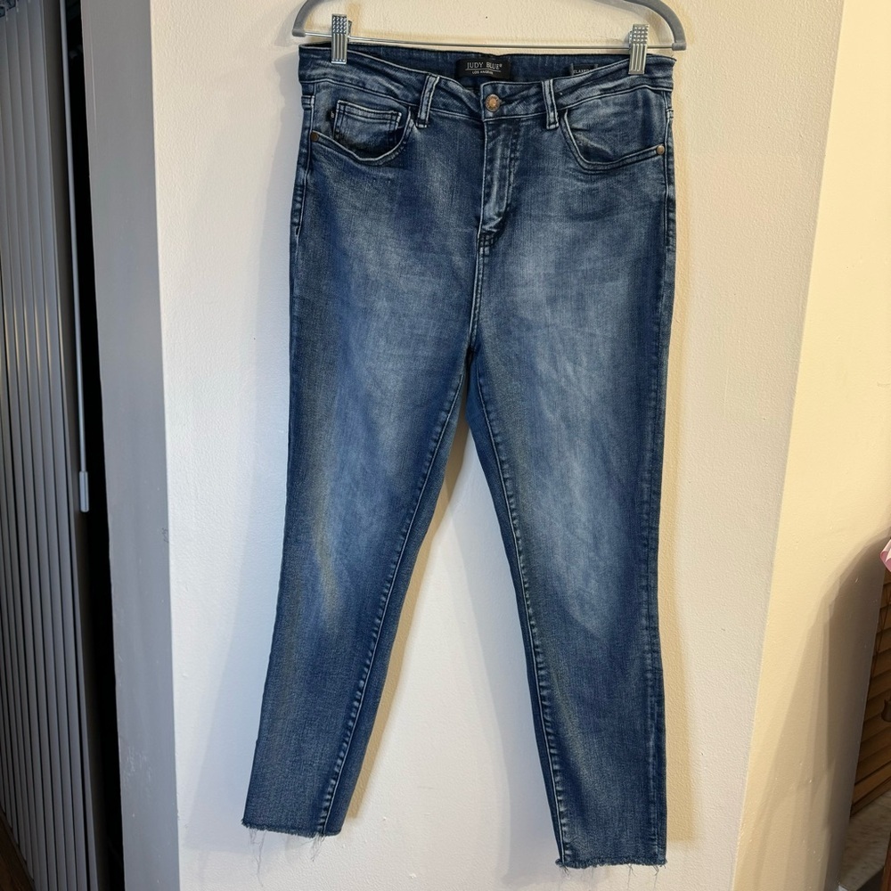 Judy Blue Relaxed Fit Medium Wash Distressed Skinny Jeans Size 31